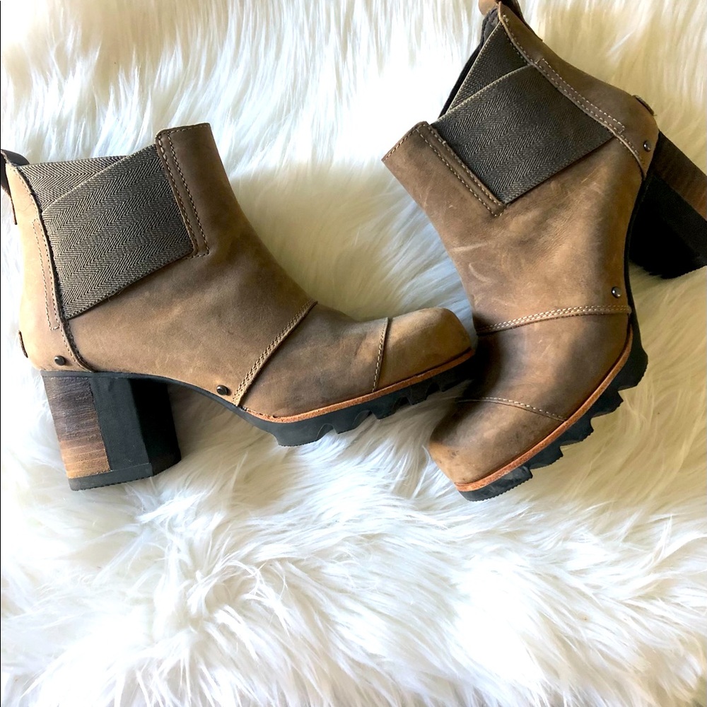 Sorel Addington size 7.